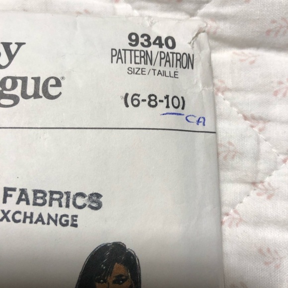 Very Easy Very Vogue 9340 Pattern - cut to 10 ( 6-8-10) all pieces there. - Picture 3 of 7